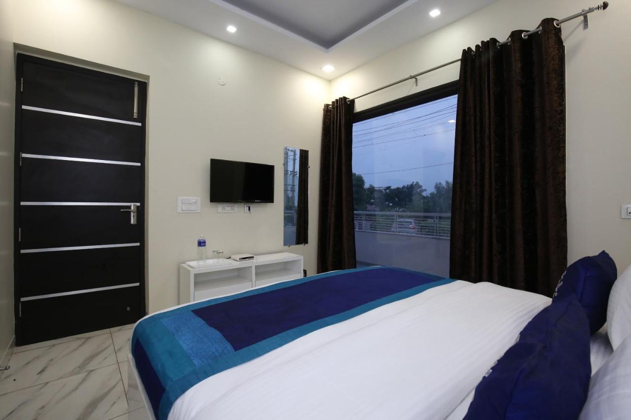 Hotel Fabhotel Shashank 3*