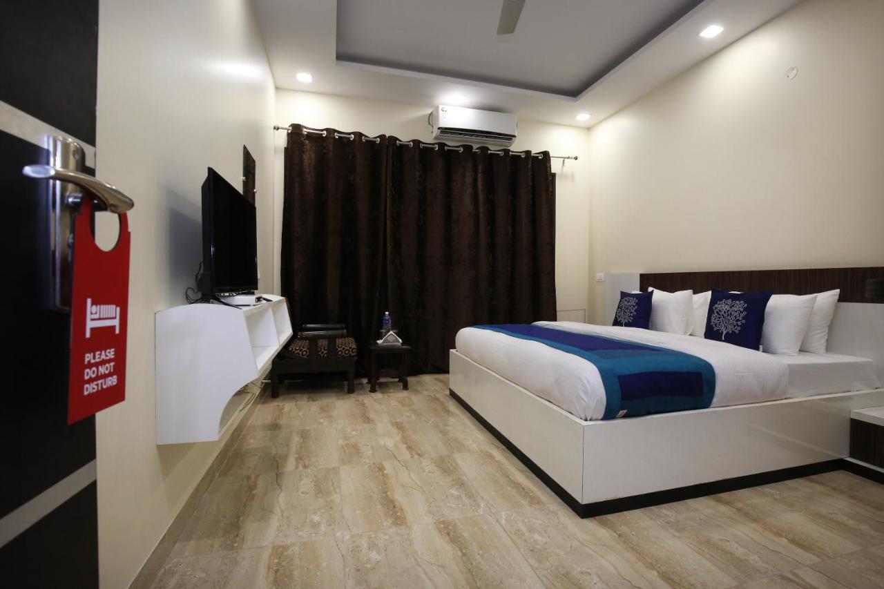 Hotel Fabhotel Shashank 3*